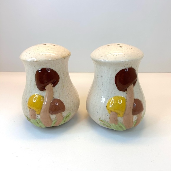 Vintage 1970s Mushroom Ceramic Salt and Pepper Shakers Set 4” Tall - Picture 3 of 10